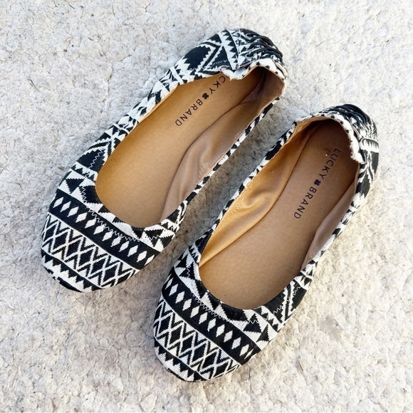 Lucky Brand 'Echo2' Canvas Geometric Design Black White Slip On Ballet Flats - Picture 1 of 9